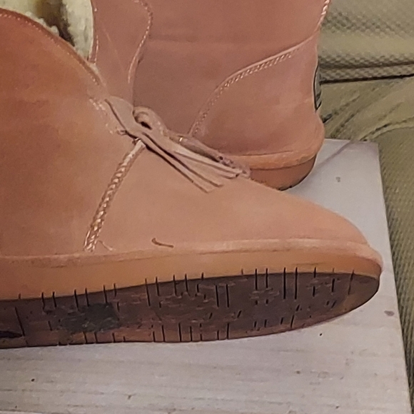 Bearpaw suede boots with neverwet size 9w - Picture 3 of 4